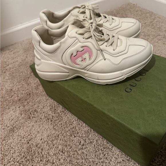 Gucci tennis shoes size 8 US - Picture 2 of 3